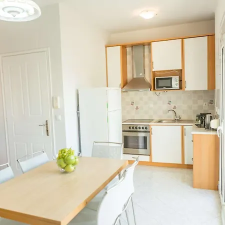 Suns Downtown A By 8essentially Apartment *